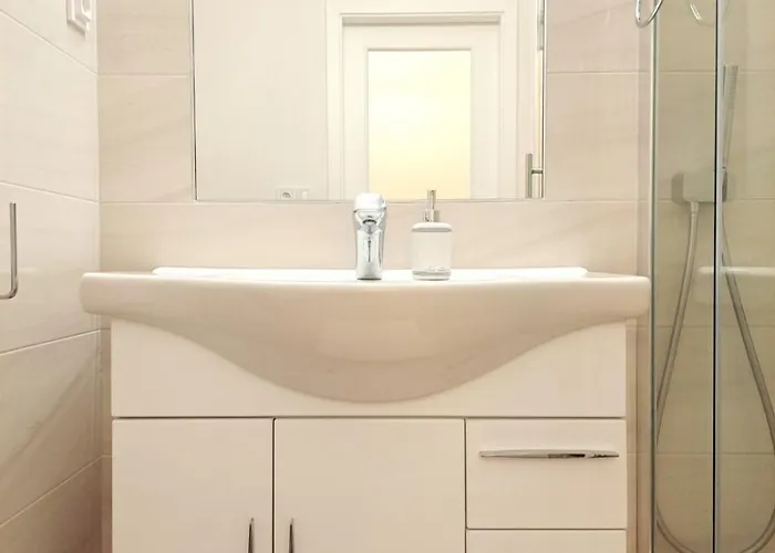 Beige Bed شقة براتسيلافا